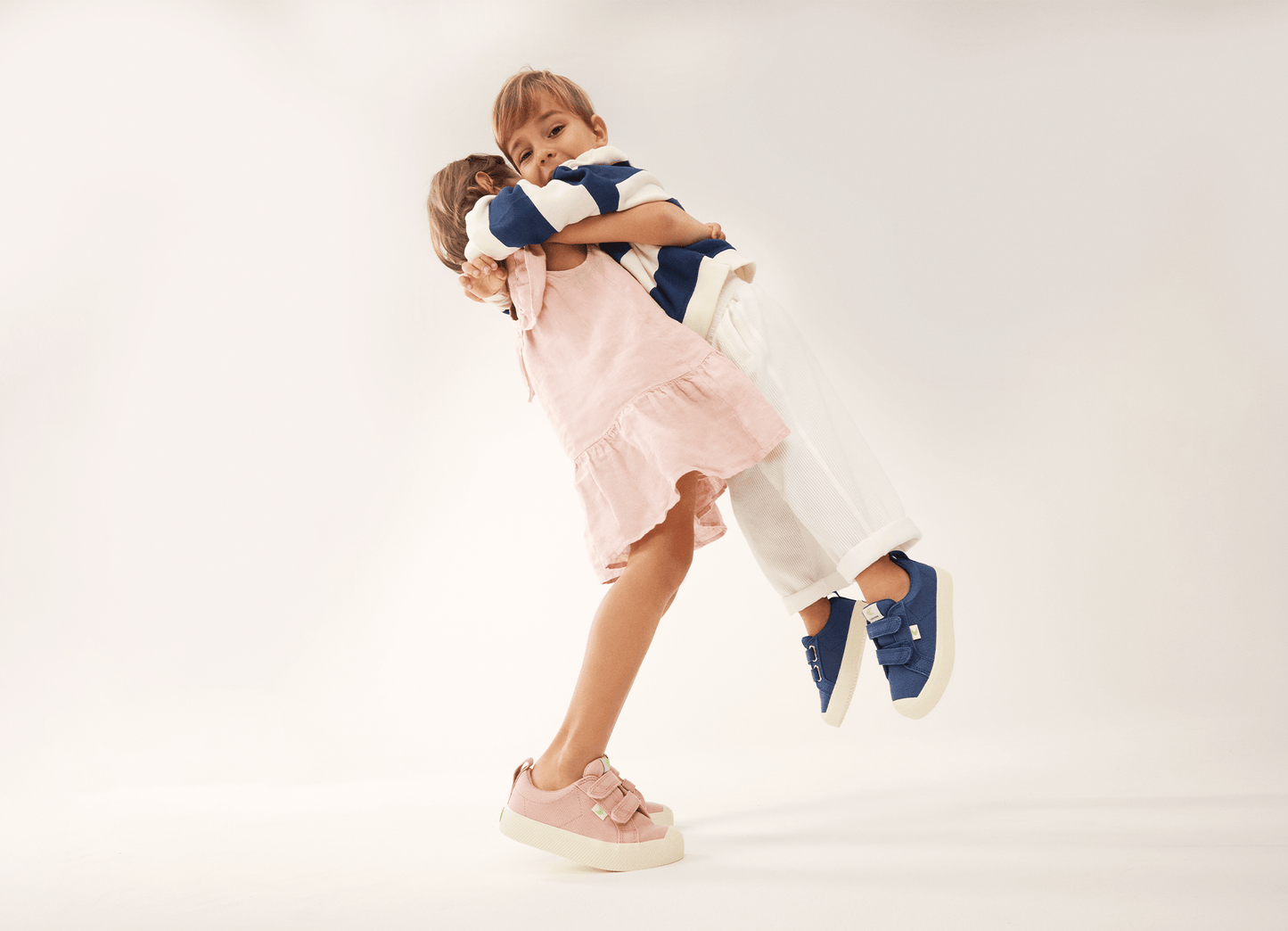 Cariuma Shoes OCA LOW Rose