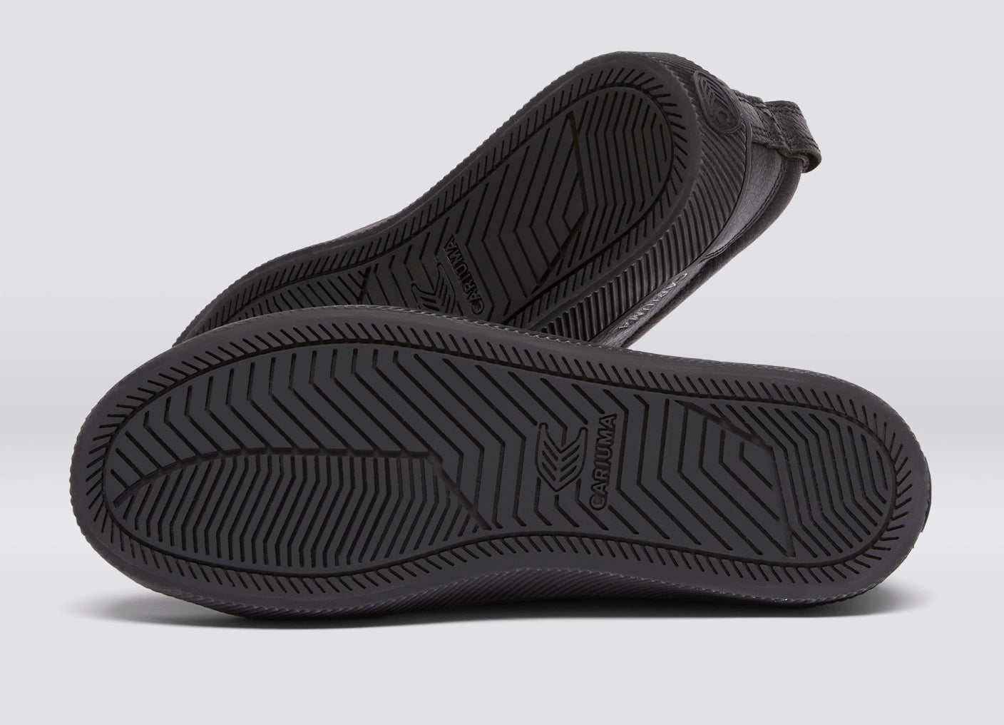 Cariuma Shoes OCA LOW Teak Black Premium Leather