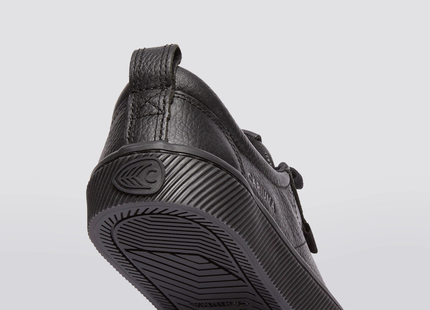 Cariuma Shoes OCA LOW Teak Black Premium Leather