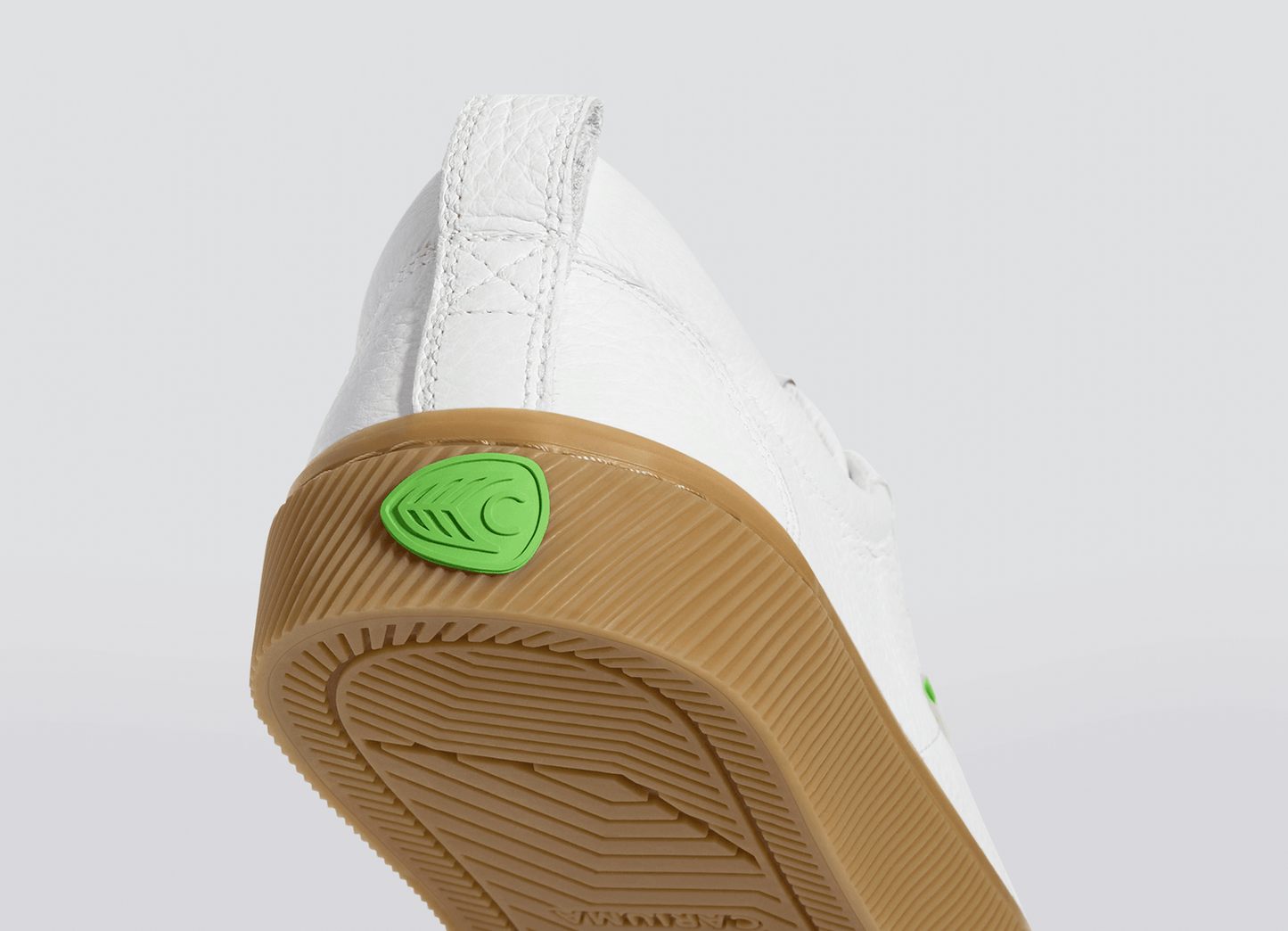 Cariuma Shoes OCA LOW Gum White