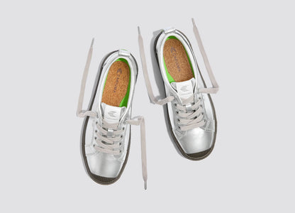 Cariuma Shoes OCA LOW Metallic