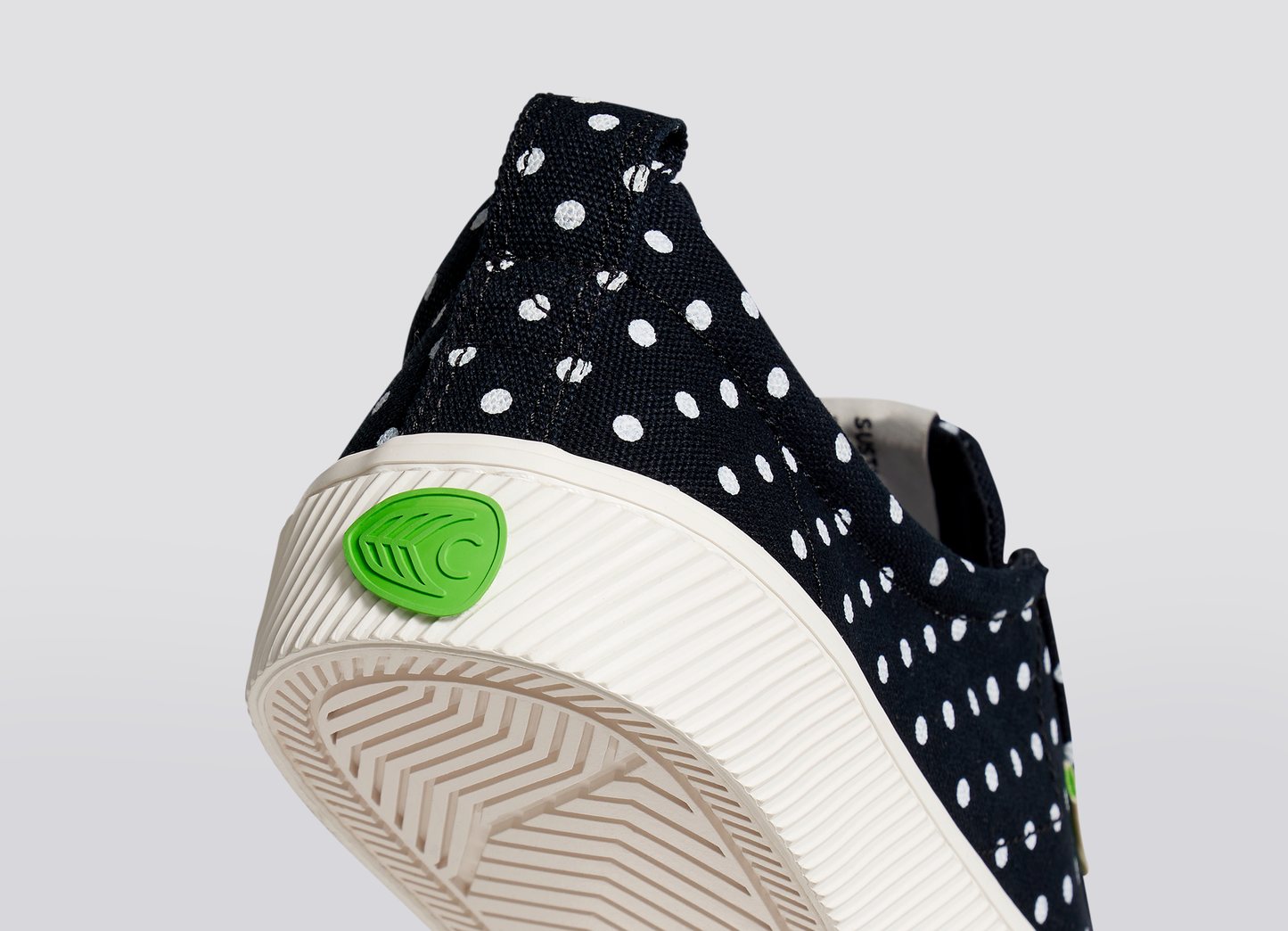 Sapatilhas Cariuma OCA LOW Black Polka Dot