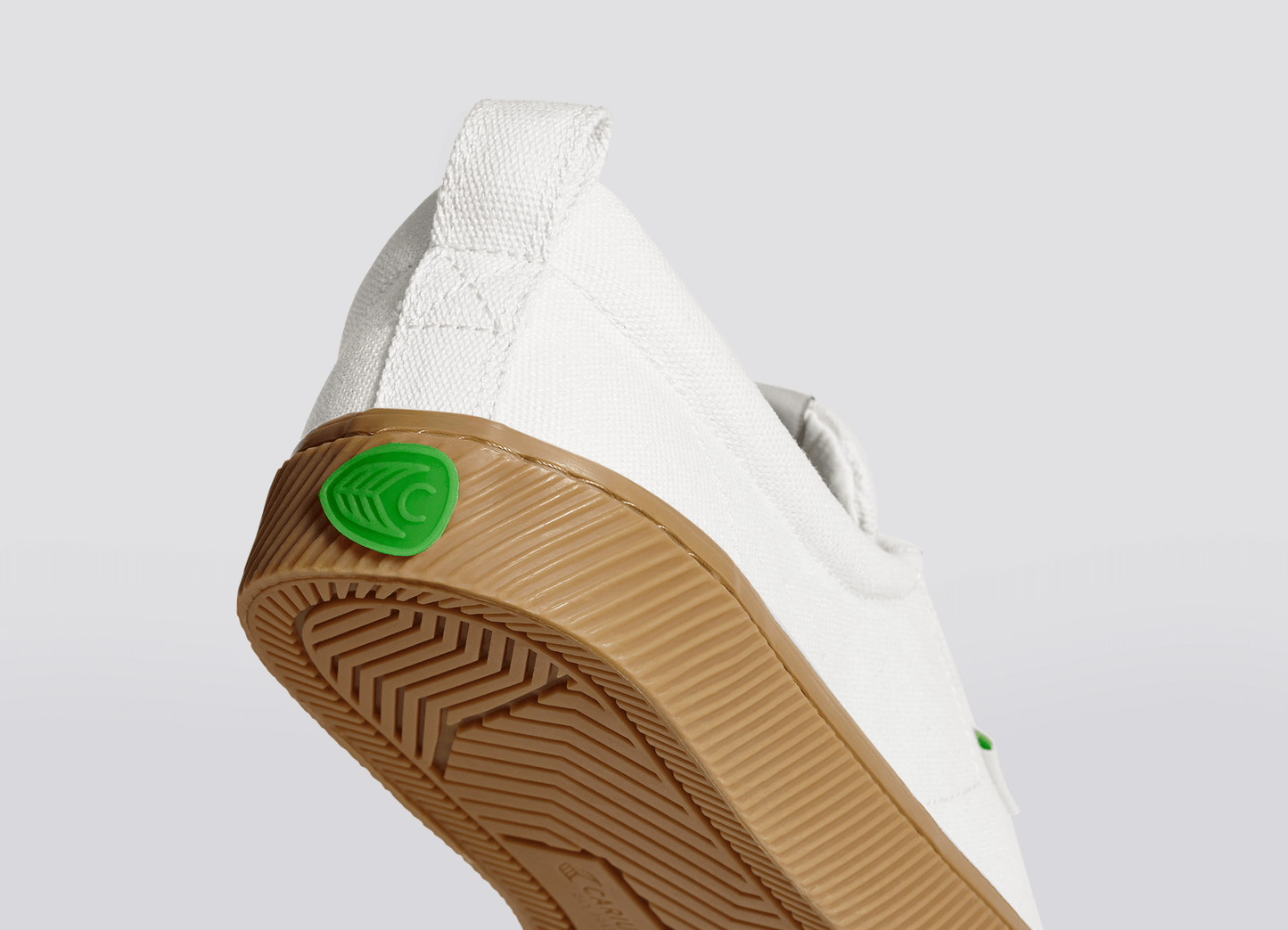 Sapatilhas Cariuma OCA LOW Gum Off White