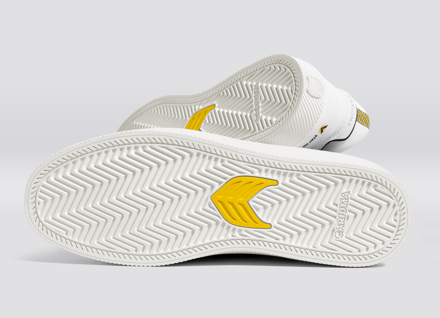 Sapatilhas Cariuma STAR WARS COLLABORATION - FIGHTER PILOT VALLELY PREMIUM White_Red Logo
